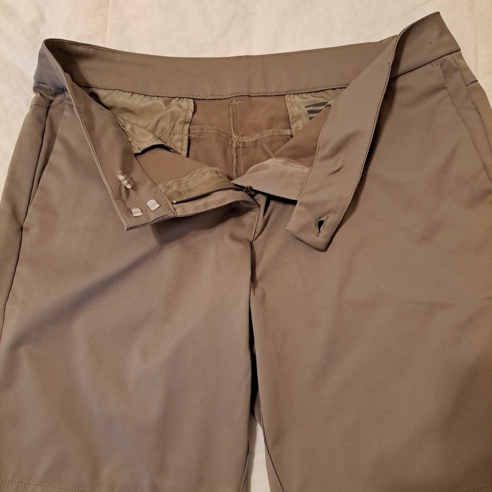 Three Sixty Six Womens Golf Shorts 4 ½ Inch Inseam Quick Dry  Sz 2 Beige EUC